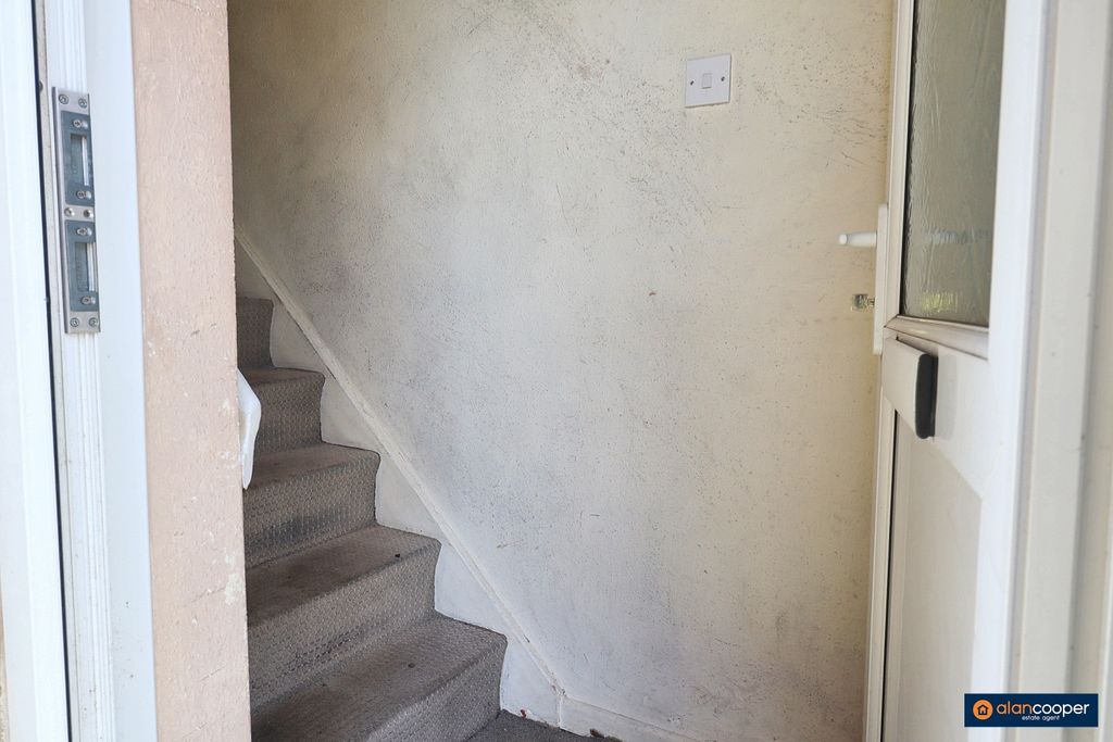 Property photo 2 of 12 4333192