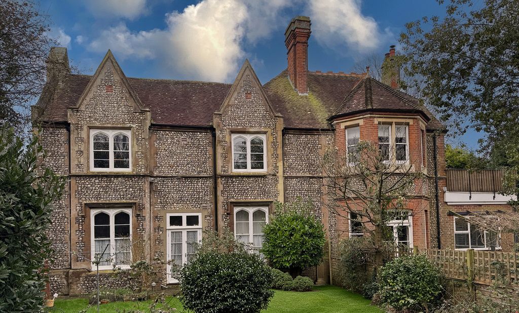 Property photo 1 of 16