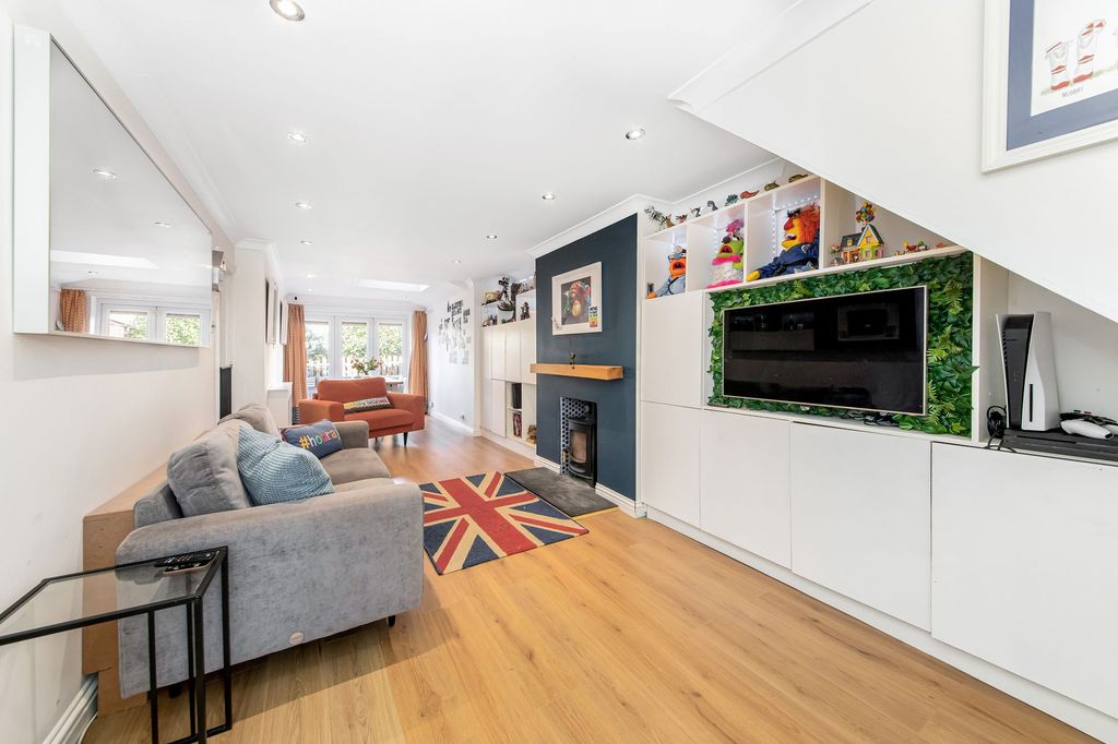 Property photo 2 of 21