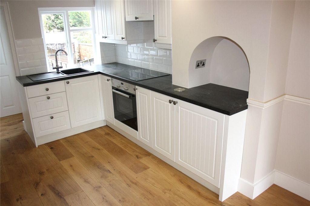 Property photo 3 of 9 Kitchen