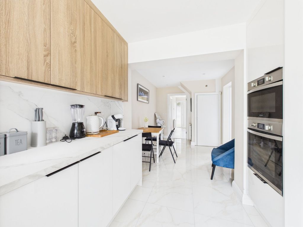 Property photo 1 of 18 Kitchen