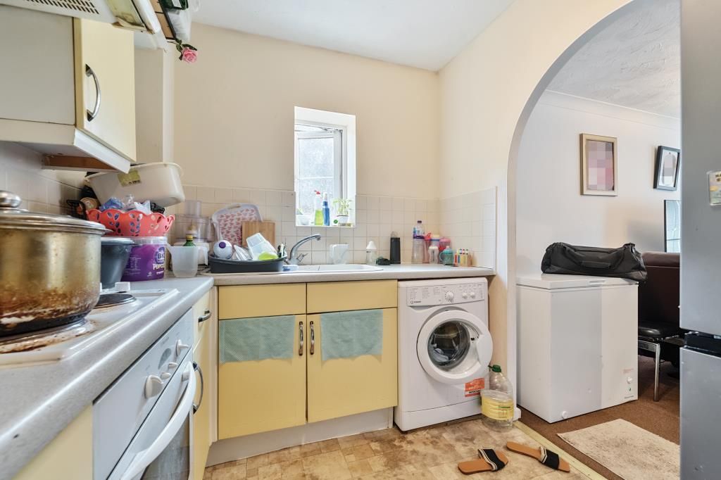 Property photo 3 of 11 Kitchen