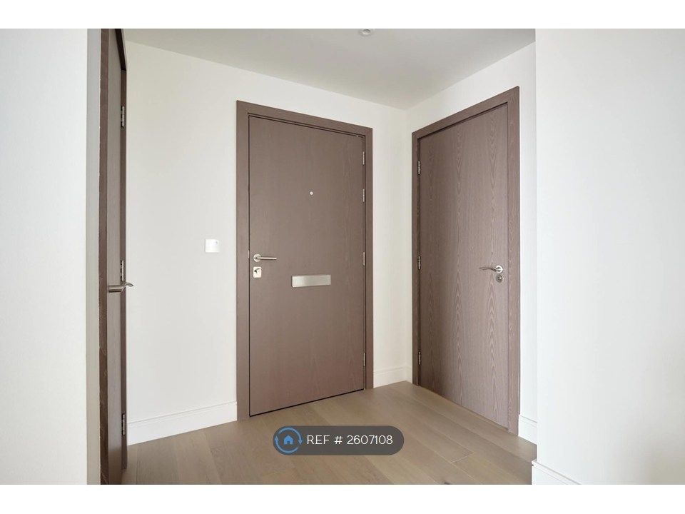 Property photo 3 of 19 Door