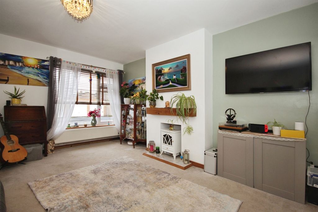 Property photo 2 of 16