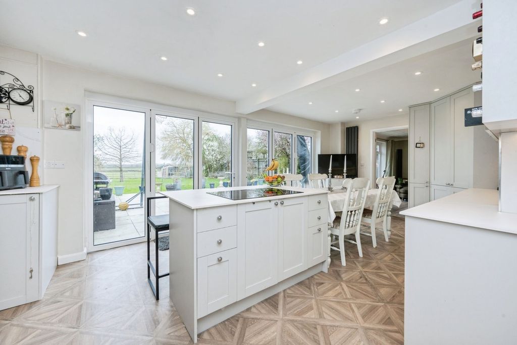 Property photo 3 of 43