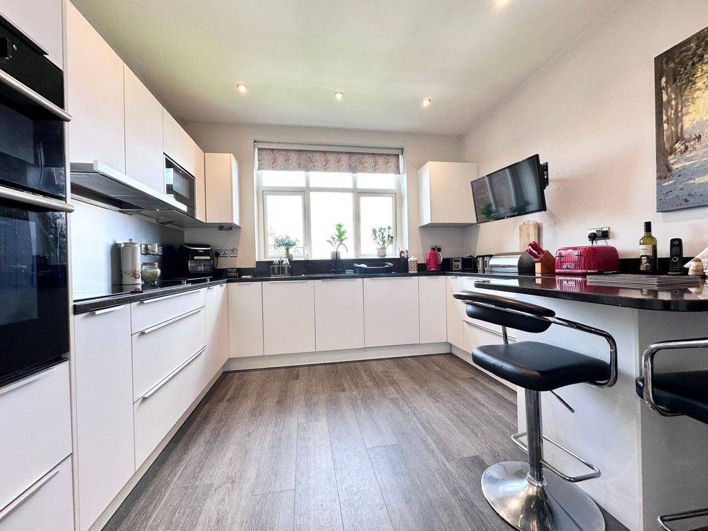 Property photo 2 of 15 Kitchen
