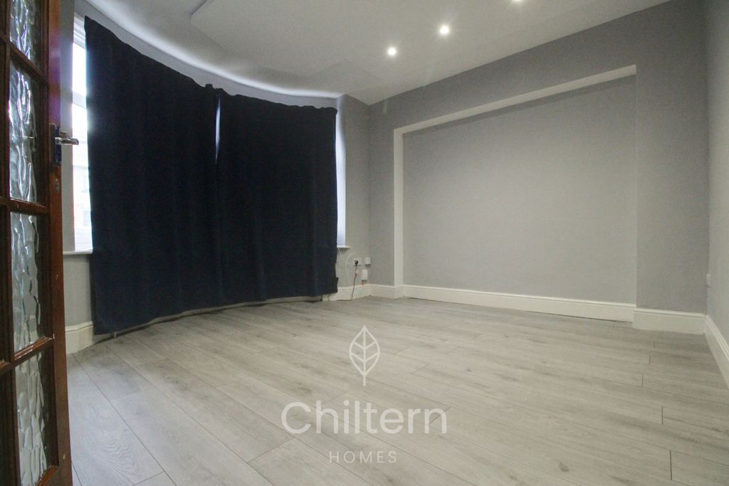 Property photo 3 of 12 Gallery