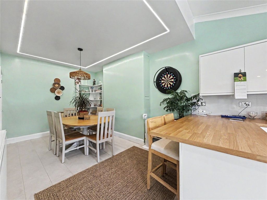 Property photo 2 of 29 Picture No. 15