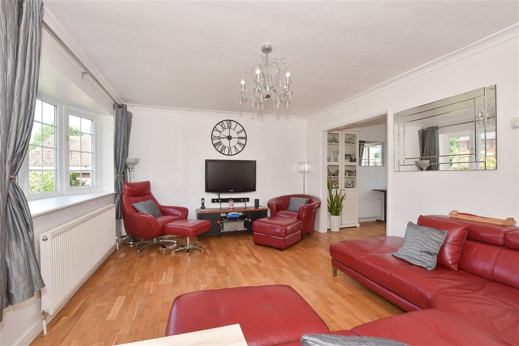 Property photo 3 of 15 Lounge