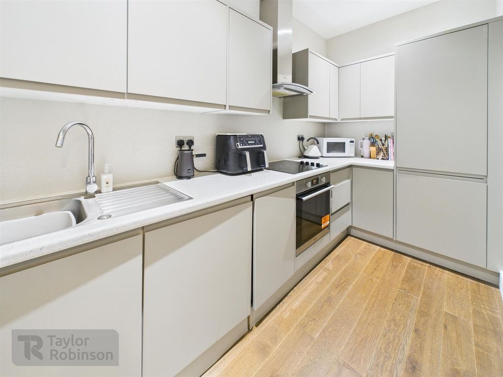 Property photo 2 of 9 Cam02600G0-Pr0598-Still004.Jpg