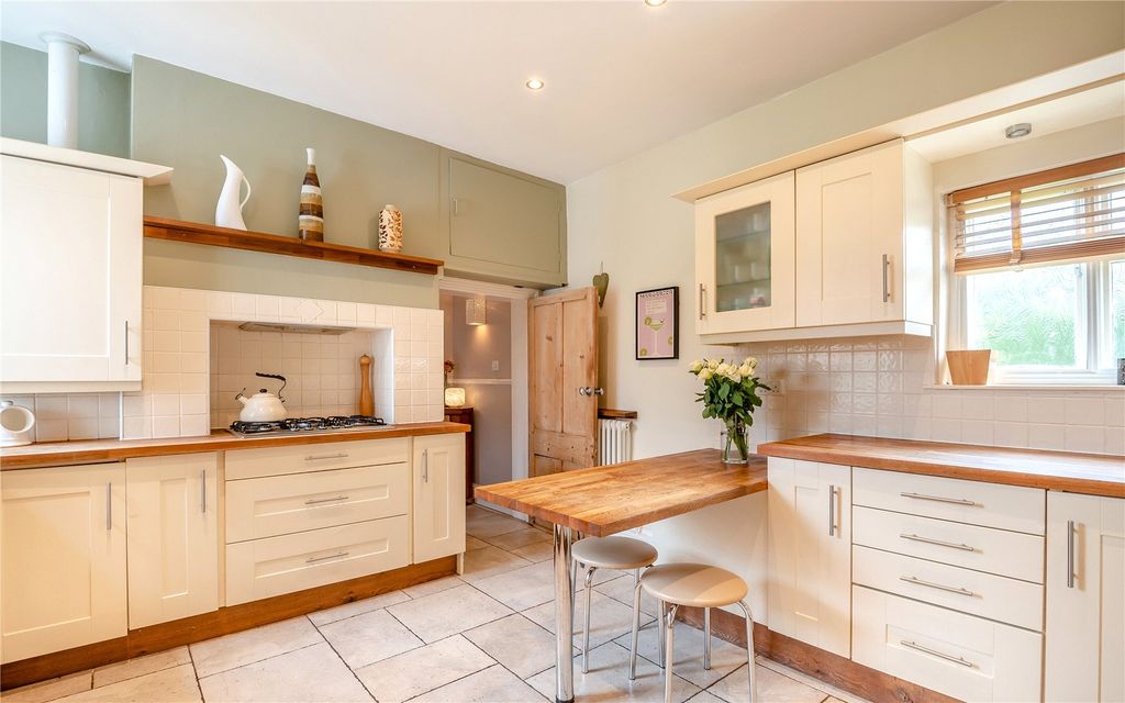 Property photo 2 of 20 Kitchen