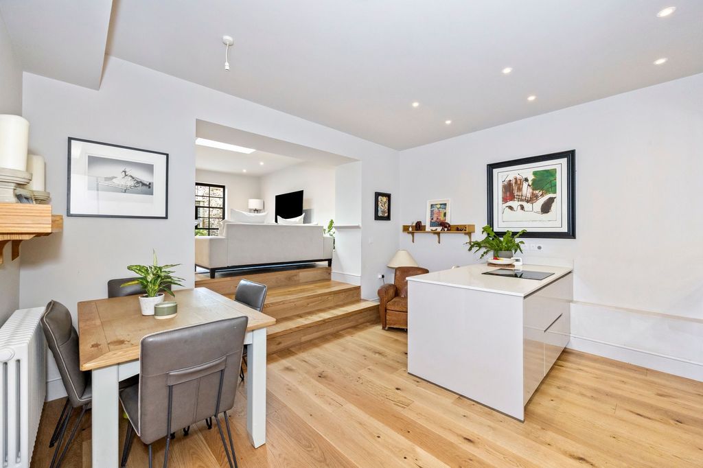 Property photo 3 of 25