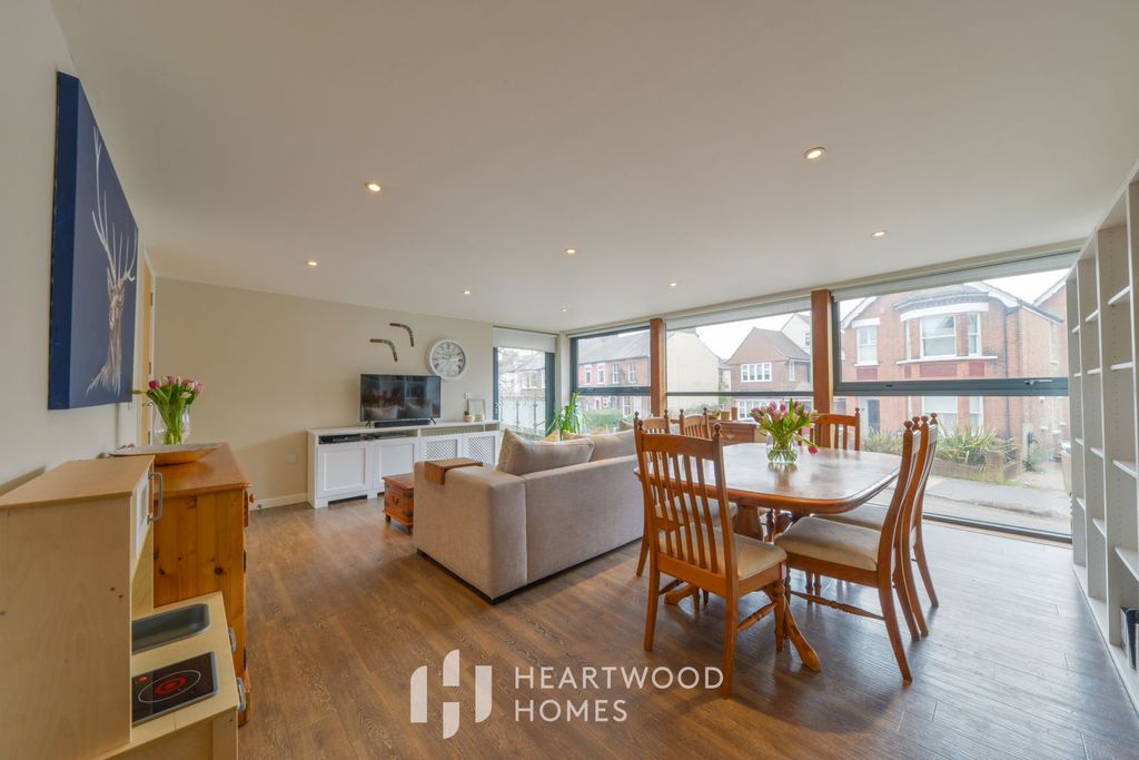 Property photo 1 of 21