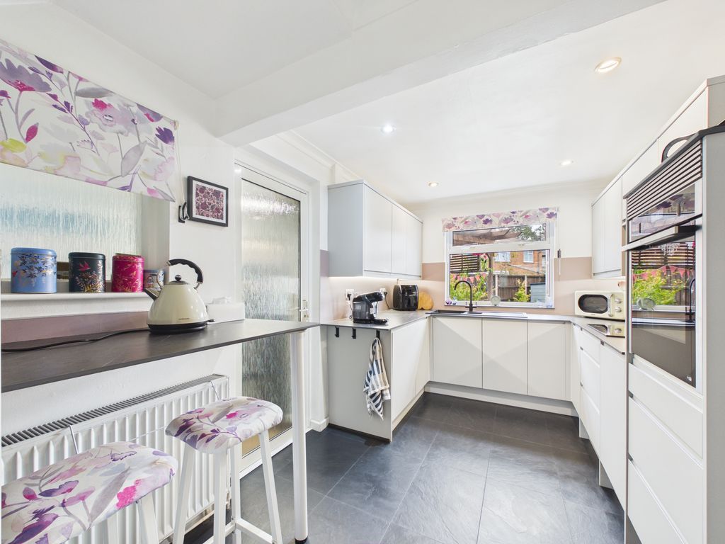 Property photo 2 of 17 Kitchen