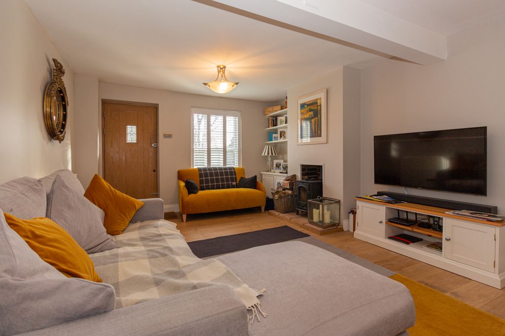 Property photo 2 of 12 Lounge