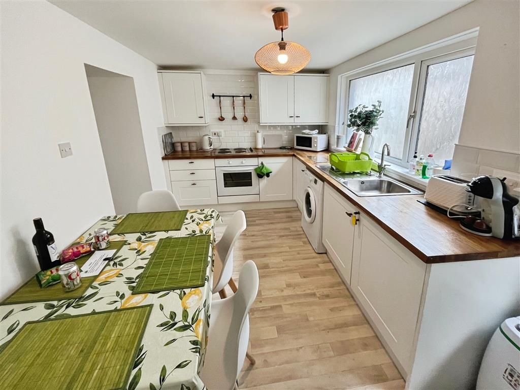 Property photo 2 of 10 Kitchen