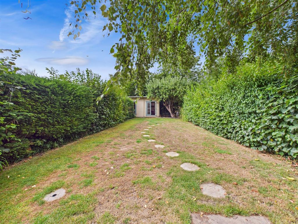 Property photo 2 of 17 Garden