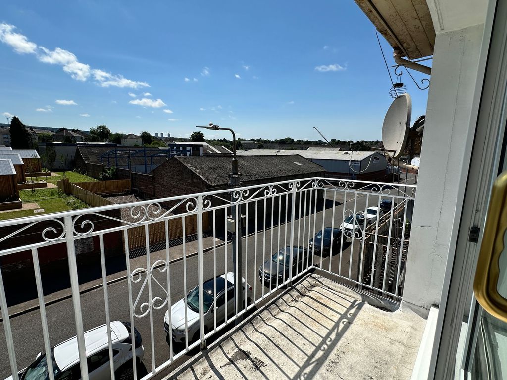Property photo 3 of 27