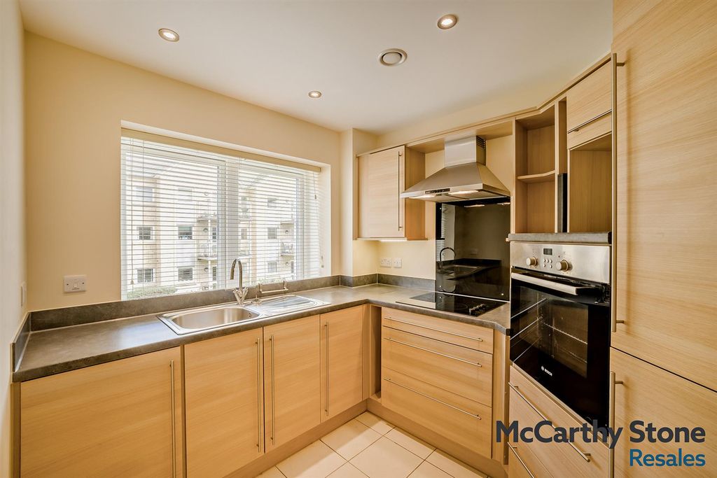 Property photo 3 of 14 Kitchen