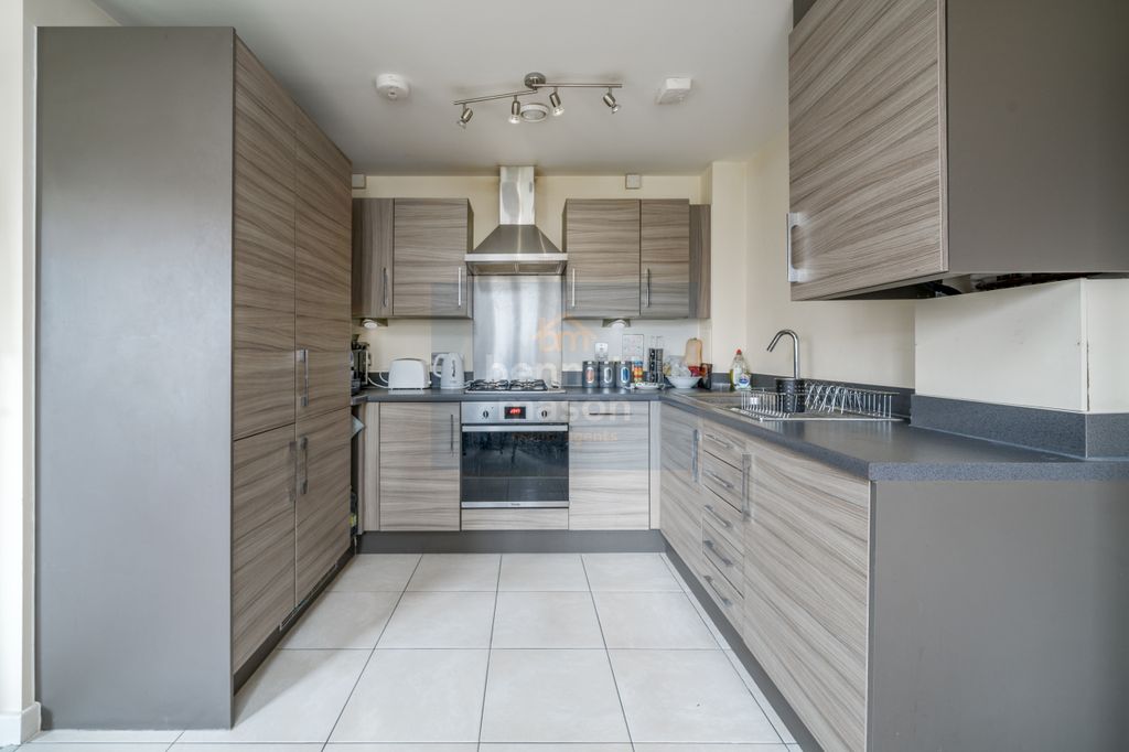 Property photo 2 of 11 A7309673-Edit