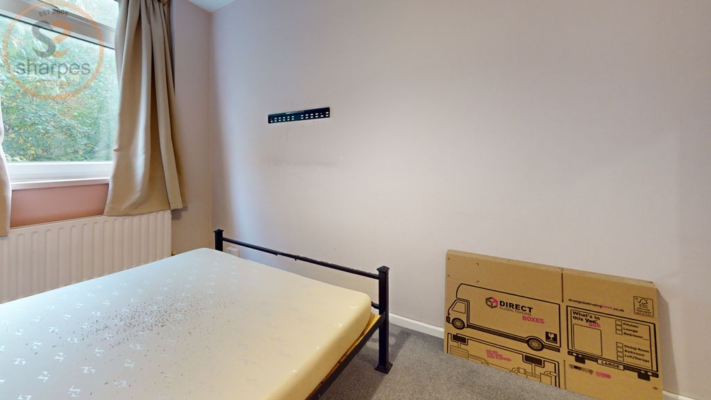 Property photo 3 of 25 Bedroom (25)