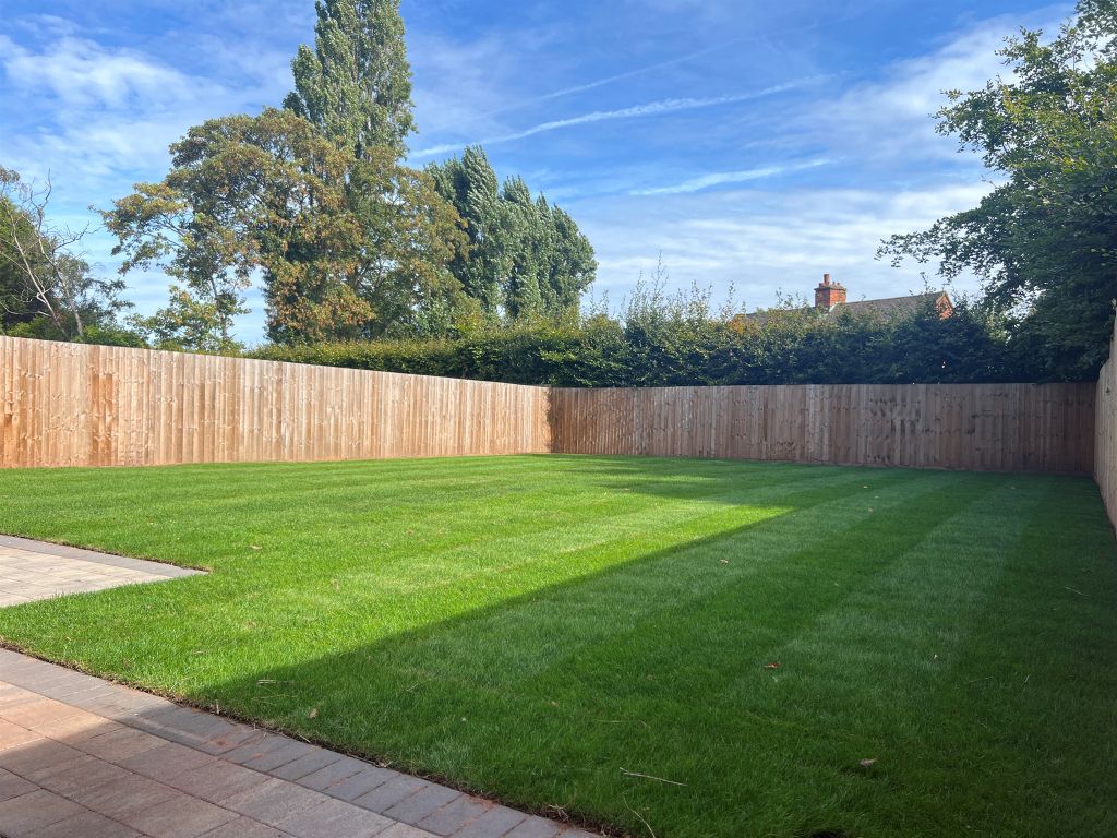 Property photo 2 of 32