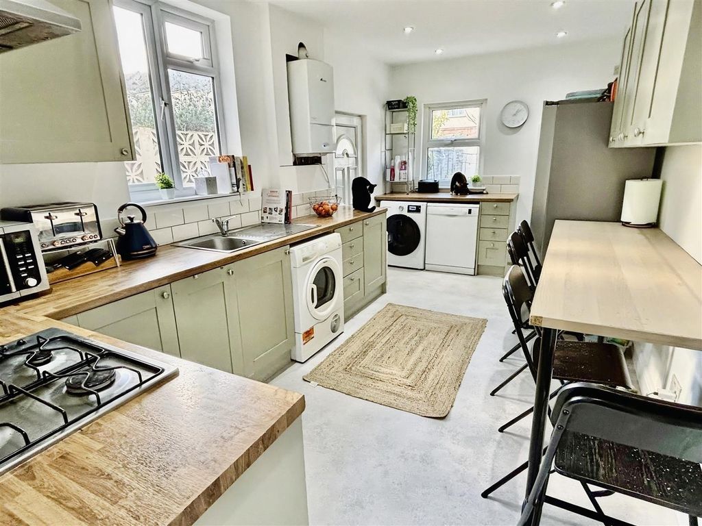 Property photo 3 of 23 284Ad7Ff-5c4Acbb6-Aea6-41Aa-8B43-5Ae3Cf03769E.Jpg