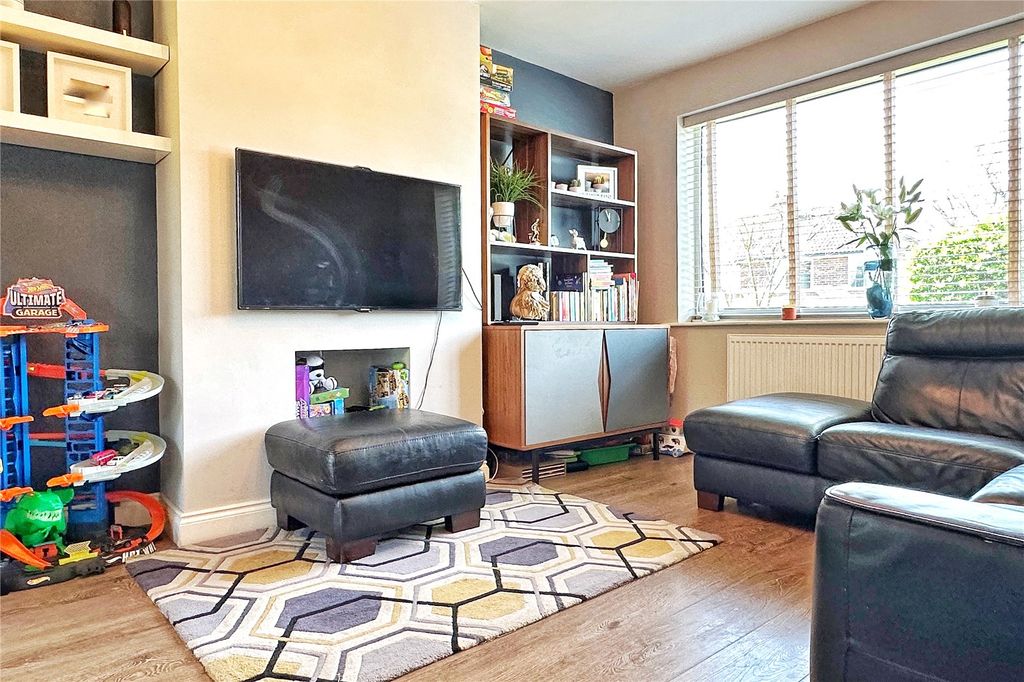 Property photo 2 of 27 Living Room