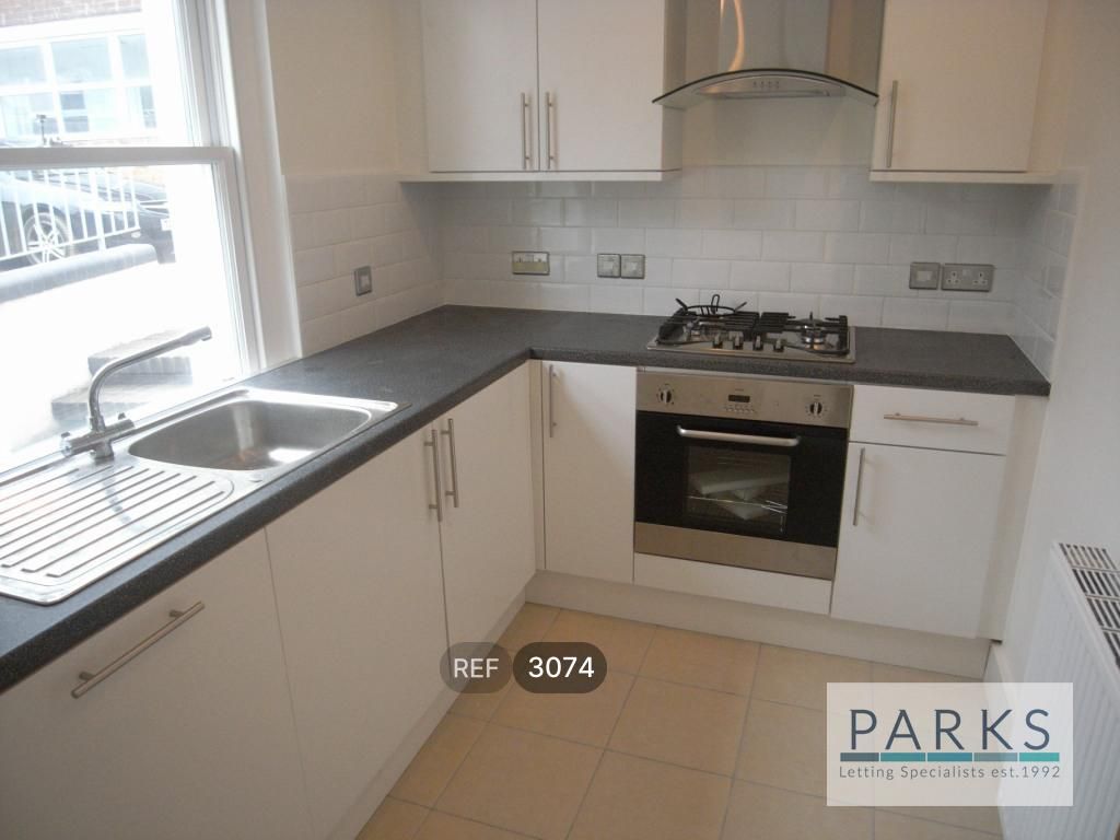 Property photo 1 of 10 Kitchen