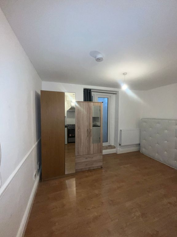 Property photo 3 of 4 Rooma2