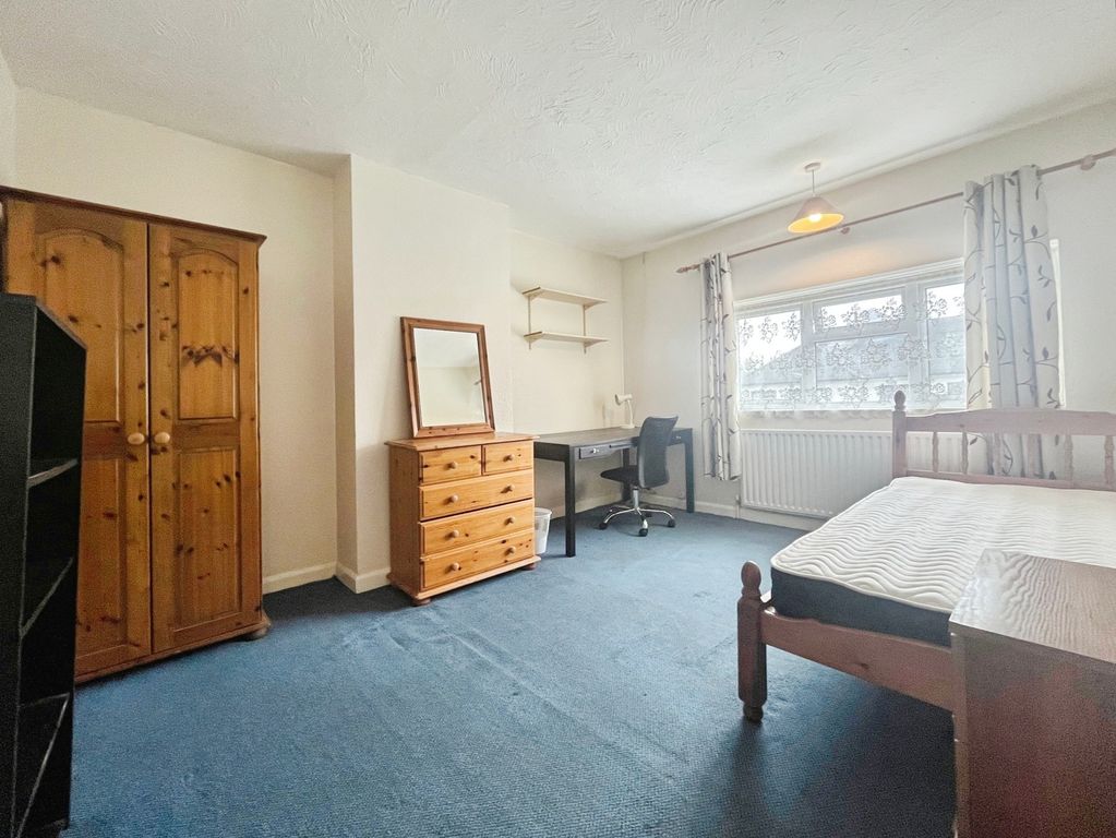Property photo 2 of 10 Bedroom