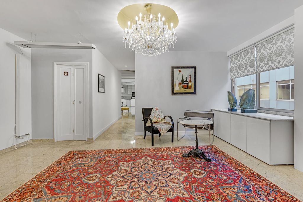 Property photo 1 of 12 01-201d0D2A5336-Medium