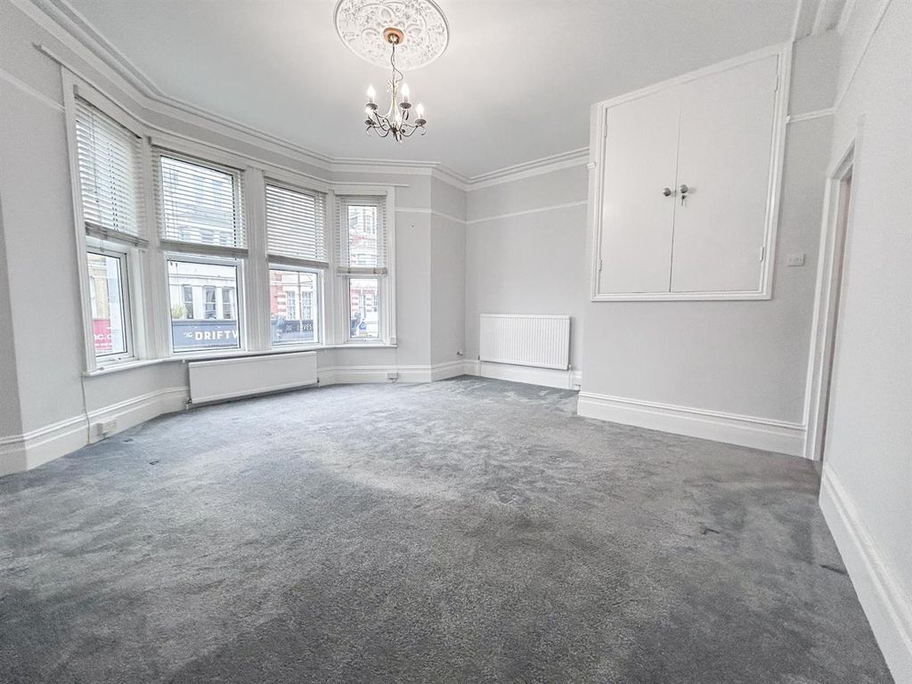 Property photo 3 of 16 6-Ae2E0509-4F89-4Db8-8590-d2B2734F2694.Jpg