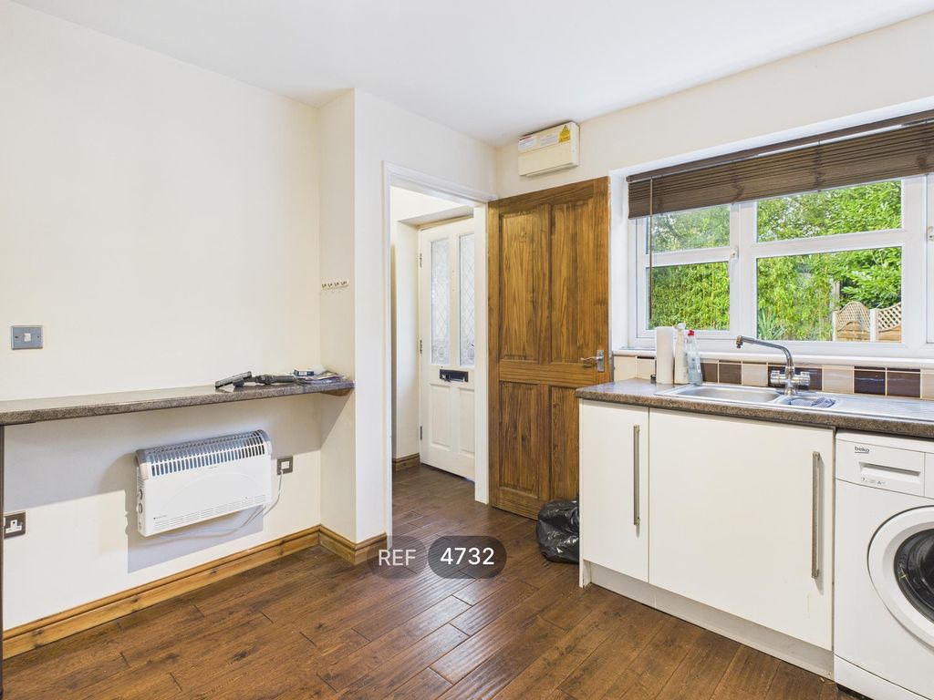 Property photo 3 of 28 Kitchen