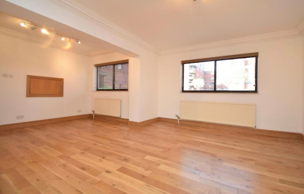 Property photo 3 of 9