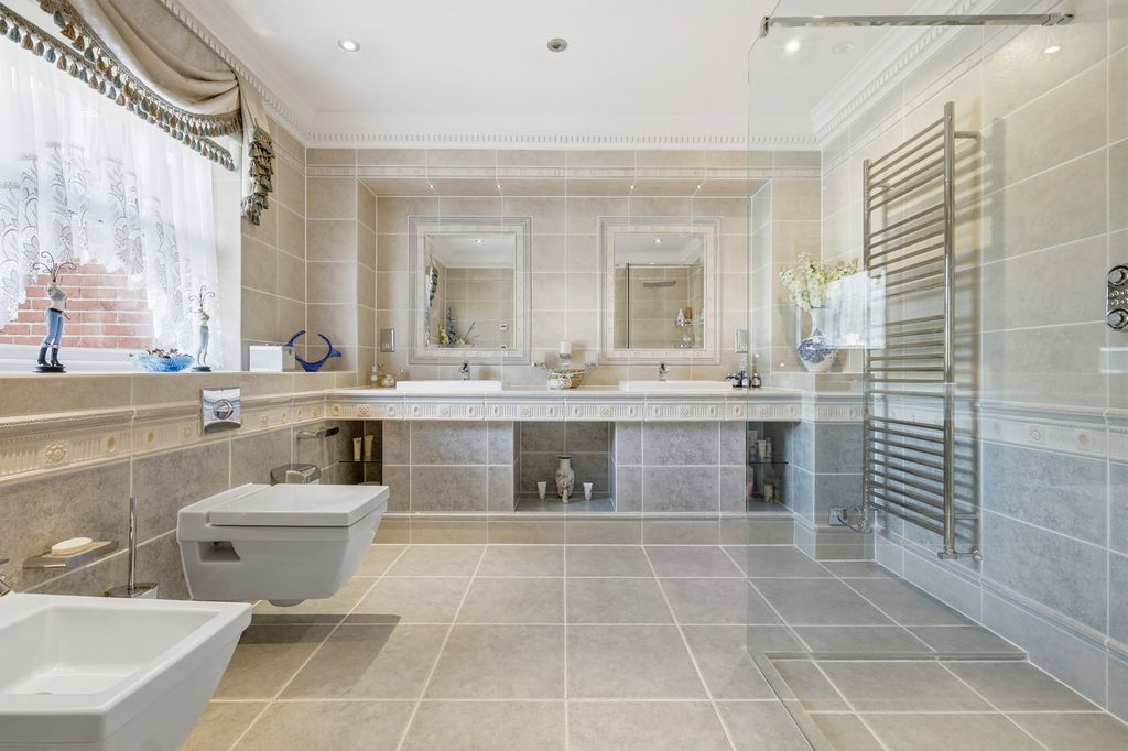 Additional image 36 of 5 bed detached house for saleWambrook Close, Hutton Mount, Brentwood CM13