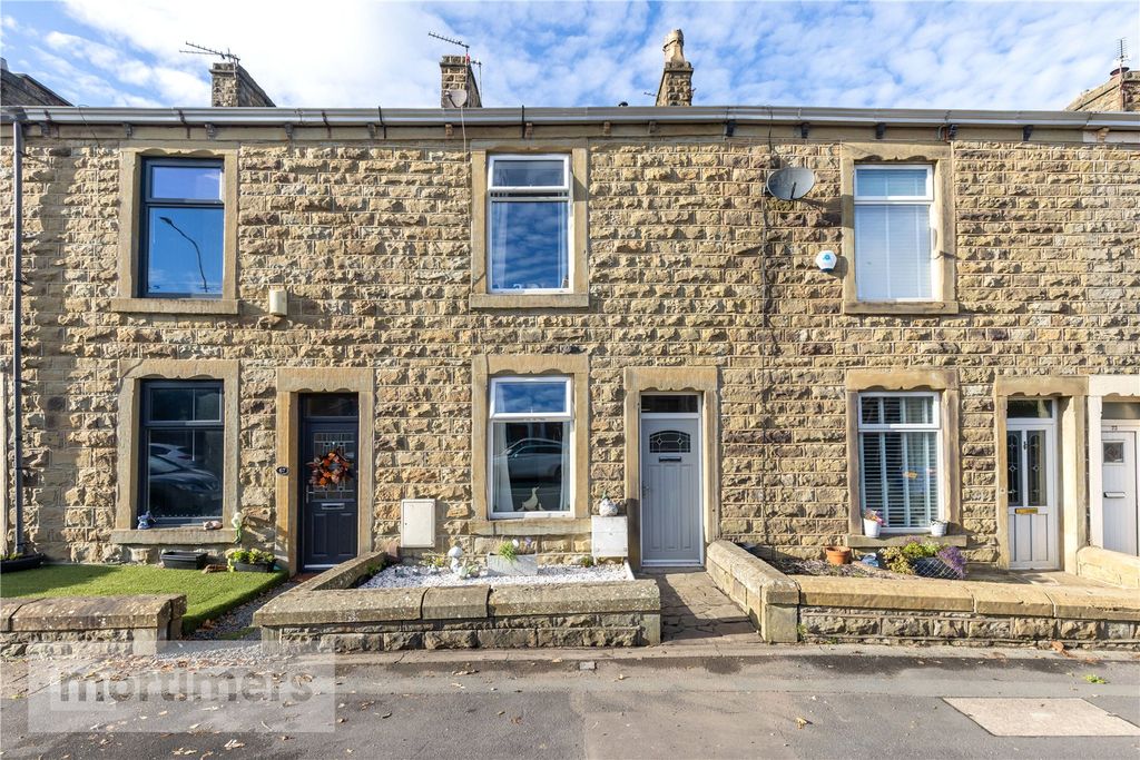 Property photo 1 of 16 Front External