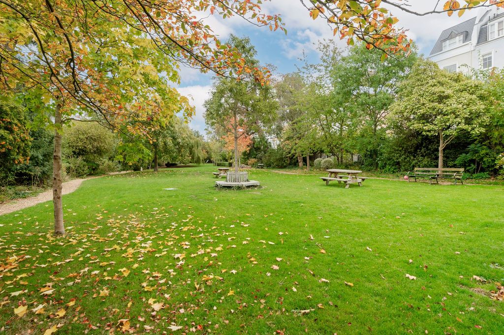 Property photo 2 of 21