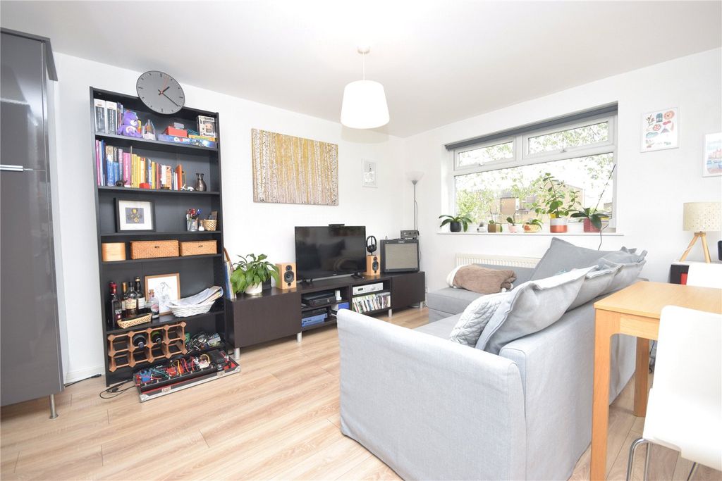 Property photo 3 of 13 Picture No. 10