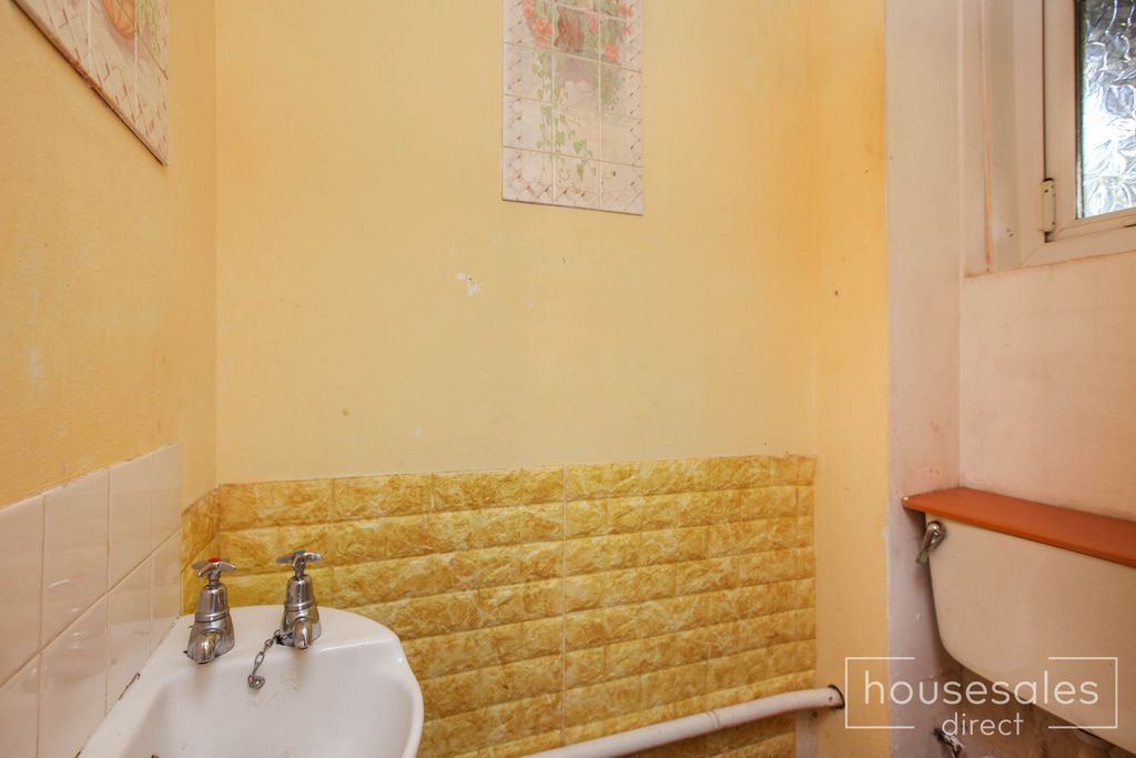 Property photo 2 of 19