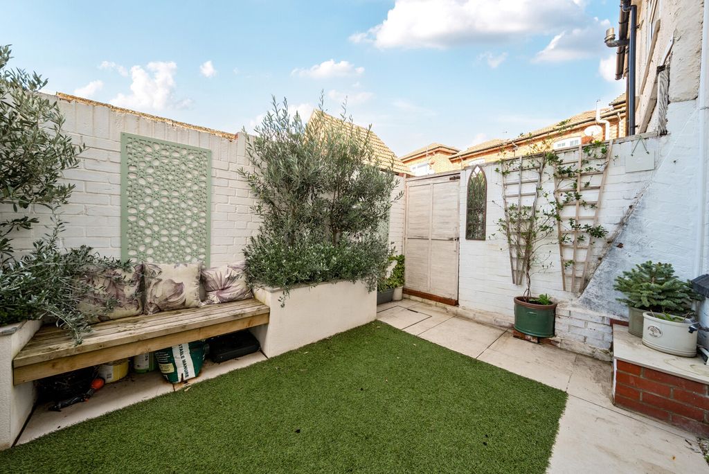 Property photo 2 of 14 1354597-7-68c7d72...