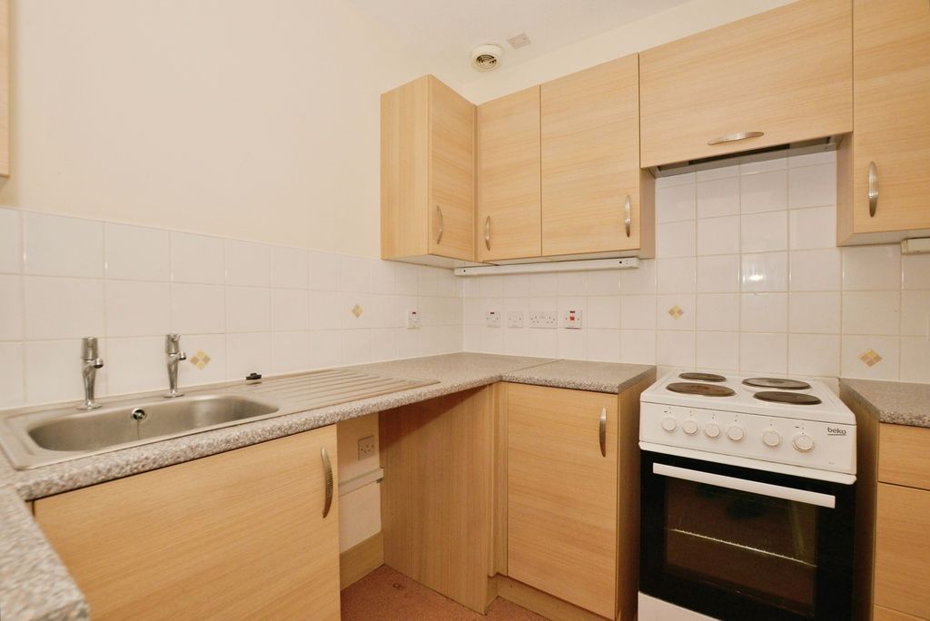Property photo 3 of 9 Kitchen