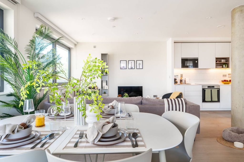 Property photo 2 of 24