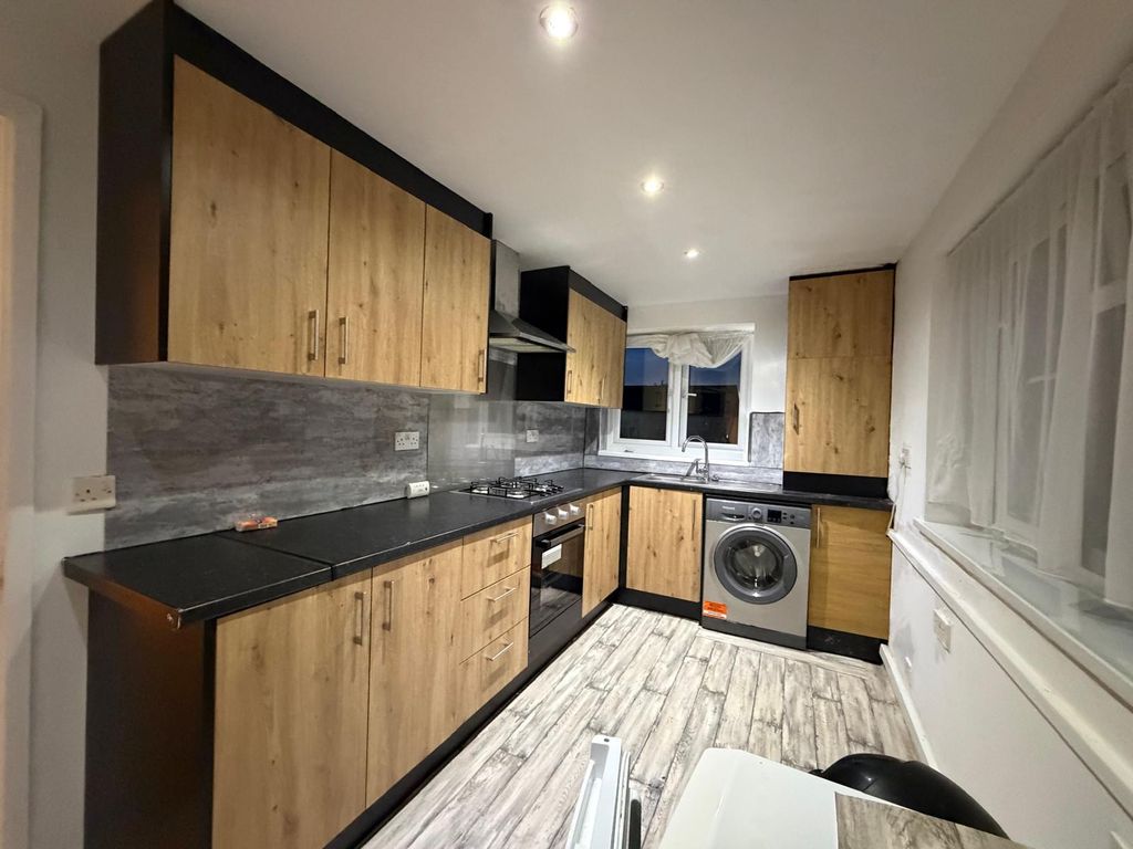 Property photo 3 of 6 Kitchen