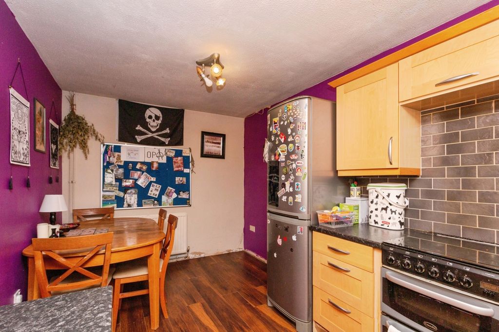 Property photo 3 of 17 Photo