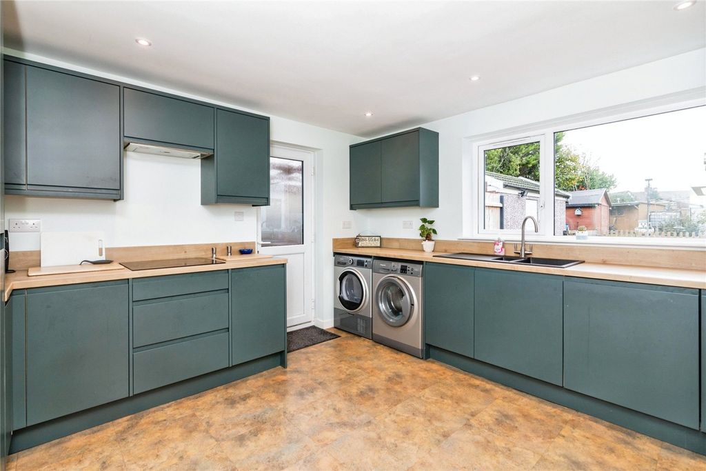 Property photo 2 of 17 Kitchen