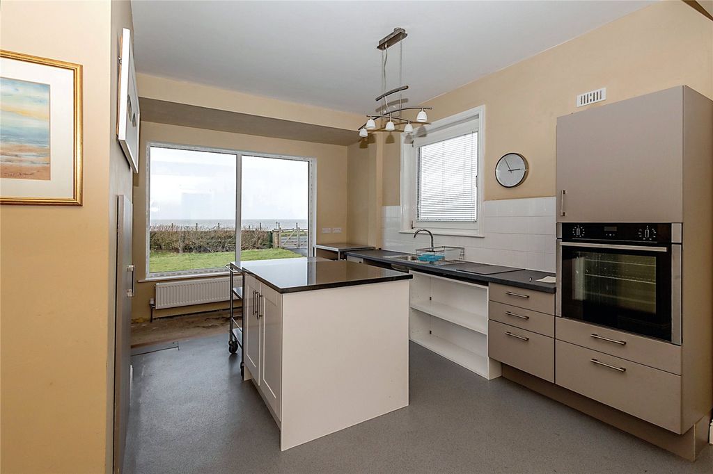Property photo 2 of 19 Kitchen