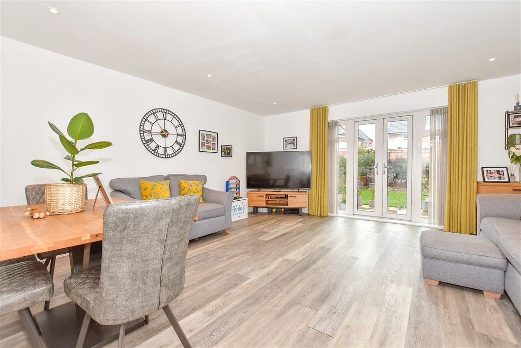 Property photo 3 of 11 Lounge/Diner