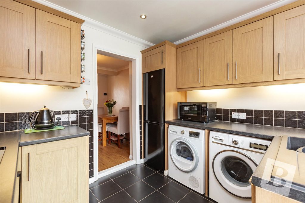 Property photo 3 of 16 Kitchen