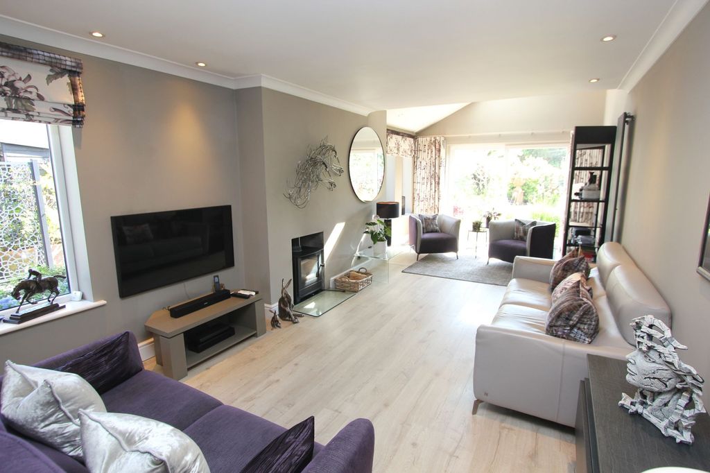 Property photo 2 of 64